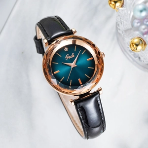 Montre Quartz Femme Verre Taillé Diamant Bracelet Cuir Étanche Élégante Montre Bracelet Minimaliste Accessoire Mode