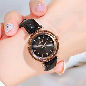 Montre Gedi élégante pour femme avec boîtier or rose, verre facetté et bracelet en cuir noir