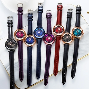 Montres à quartz tendance pour femmes avec bracelets en cuir et verre géométrique