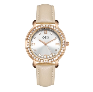 Détail de la montre GEDI avec lunette en cristaux et strass flottants sur le cadran