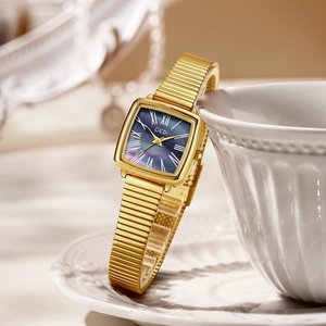 Montre carrée dorée pour femme avec cadran en nacre et chiffres romains rétro