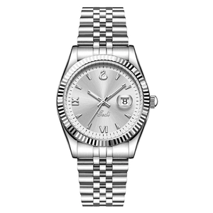 Montre à quartz Gedi argentée avec boîtier en acier inoxydable et bracelet en métal à maillons