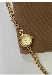 Detailansicht der goldenen Kettenglieduhr mit GEDI-Zifferblatt und minimalistischem Design