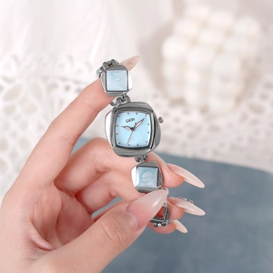 Montre Bracelet À Quartz Pour Femmes Boîtier Diamant Irrégulier Bracelet En Alliage Élégant Cadran En Nacre Style Bijoux