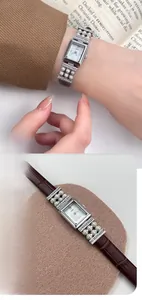 Détails d'une montre de luxe avec accents de perles et bracelet en cuir marron