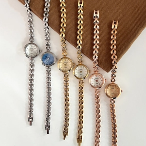 GEDI minimalistische Quarzuhren mit herzförmigem Metall-Gliederkettenband für Damen