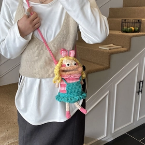 Sac bandoulière enfant en crochet fait main figurine fille aux cheveux jaunes et robe bleue