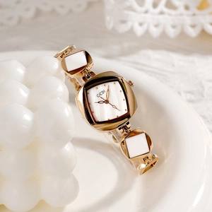 Women Quartz Bracelet Watch Irregular Rhombus Mother Of Artificial Pearl Dial Alloy Strap Elegant Luxury Niche Design