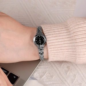 Orologio al quarzo GEDI da donna con piccolo quadrante nero e bracciale in lega argento