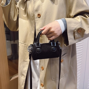 Mini sac seau cylindrique en velours côtelé noir pour enfants avec bandoulière en cuir
