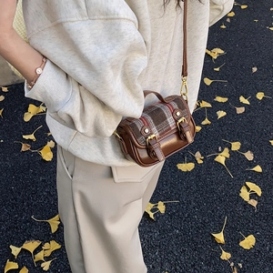 Retro plaid wool shoulder bag for kids in vintage British style with leather details