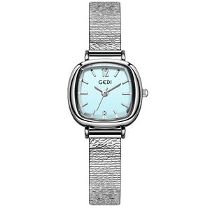 Montre quartz femme élégante avec cadran bleu clair et bracelet en acier argenté