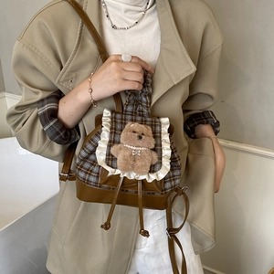 Zaino per bambini a quadretti con pizzo e ciondolo a orsetto per uno stile carino