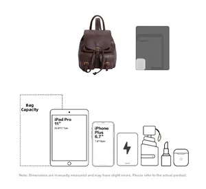 Detailansicht der Innenkapazität des braunen Lederrucksacks mit Platz für iPad und Handy