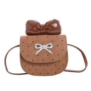 Mini borsa a tracolla marrone per bambine con cuori neri e grande fiocco in raso