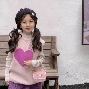 Gilet tricoté rose avec cœur pour enfant, sac à main à nœud et pantalon violet doux