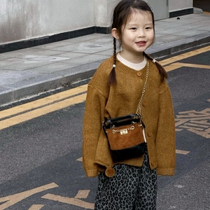 Toddler autumn fashion featuring a contrast color bucket bag and knitted cardigan