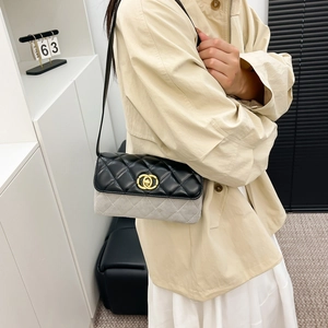 Chic quilted crossbody bag in black and grey color-block with gold metallic clasp