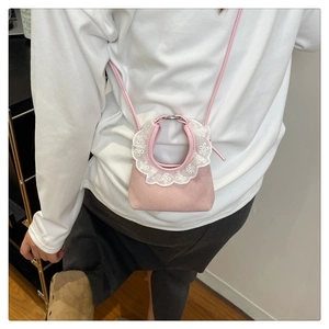 Mini sac bandoulière rose pour enfants avec dentelle blanche et aspect cuir mat