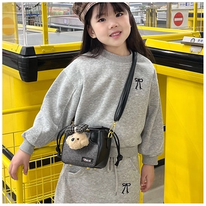 Borsa a tracolla per bambini con cucciolo di peluche, tweed e decorazione patch VOGUE