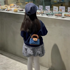 Mini sac à bandoulière matelassé en denim pour enfants avec poignée en cuir marron