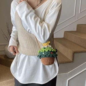 Sac bandoulière sapin de Noël fait main au crochet avec ornements colorés et étoile