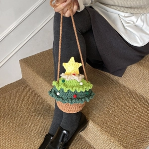 Petit sac à bandoulière en crochet fait main en forme de sapin de Noël pour enfants