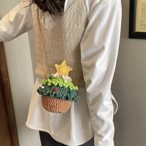 Sac bandoulière sapin de Noël au crochet fait main avec pompons colorés et étoile jaune