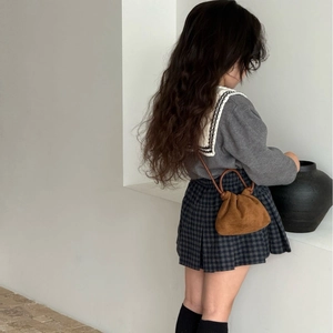 Completo autunnale bimbi con maglia grigia a collo marinaio e gonna a pieghe scozzese