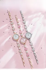 Trois montres bracelets GEDI tournesol en or rose et argent sur soie rose tendre