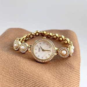 Montre Bracelet À Quartz Pour Femme Avec Strass Et Faux Künstliche Perle Alliage Luxe Cadran En Nacre Étanche Bijoux Élégants