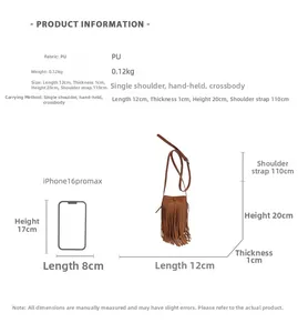 Comparaison de taille détaillée du sac à franges en PU marron avec un smartphone