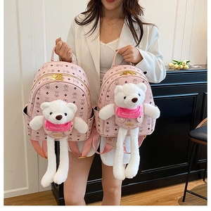 Zaini in pelle rosa con monogramma e orsetto di peluche 3D in dimensioni piccole e grandi