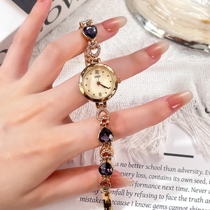 Orologio da donna GEDI con pietre a cuore viola e cinturino a catena in oro rosa