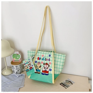 Détail du sac fourre-tout en toile à carreaux verts pour enfants avec chien de dessin animé