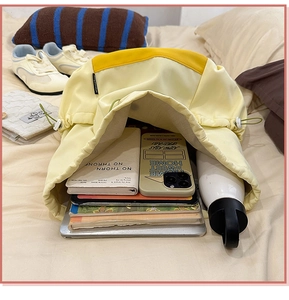 Vue intérieure du sac à dos vache montrant la grande capacité pour ordinateur et livres