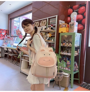 Sac à dos rose mignon avec motif vache et détails de visage d'animal de style japonais