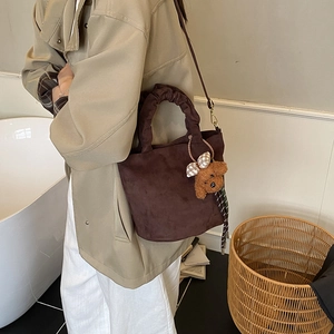 Sac à main marron en daim pour filles avec pendentif ourson et poignée à volants