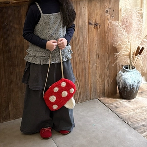 Sac bandoulière en peluche pour enfant en forme de champignon rouge à pois avec sangle