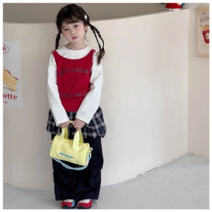 Girl modeling a casual Korean style outfit with a yellow cylindrical bucket handbag