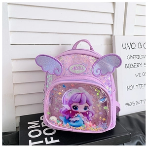 Detail eines Pailletten-Kinderrucksacks mit Glitzerflügeln und Meerjungfrau-Sand