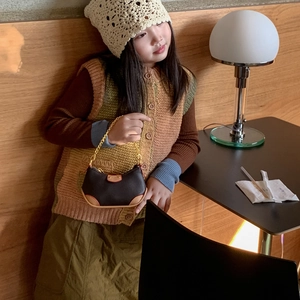 Mini vintage crescent bag for kids with gold chain and contrasting leather trim details