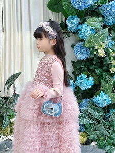 Rosa Prinzessinnenkleid für Mädchen mit Spitzen-Stirnband und blauer Herz-Handtasche