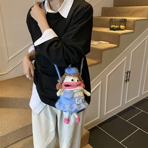 Sac bandoulière enfant au crochet fait main avec robe bleue et chapeau rose ludique