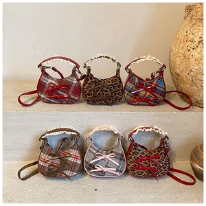 Collezione di mini borse per bambini con fiocco in fantasie leopardate e a quadri