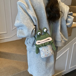 Sac à bandoulière grenouille tricoté à la main pour enfants avec un design mignon