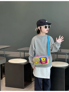 Detail of kids canvas crossbody bag with fun 3D hamburger and French fries patches