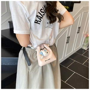 Petit sac rose en gelée pour enfants avec motif de lettres et pendentif chaton en peluche