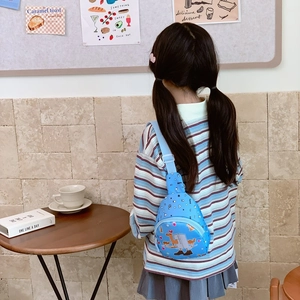 Himmelblaue Brusttasche für Kinder mit Cartoon-Kamelmuster und verstellbarem Nylongurt