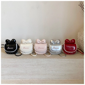 Mini sacs bandoulière pour filles en cinq couleurs avec nœud et dentelle sur marches